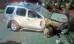 TRAS FUERTE CHOQUE  Quedan prensando al interior de vehículo
