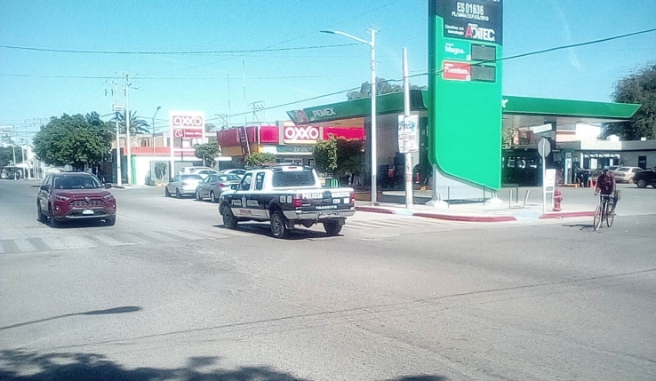 JOVEN ENFERMA MENTAL Daña paquetes de mercancía
