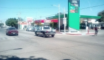 JOVEN ENFERMA MENTAL Daña paquetes de mercancía