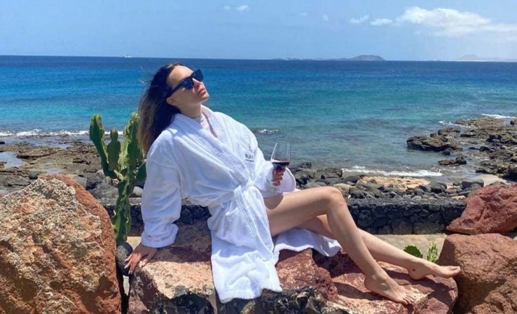 Belinda cambia el diseño de su tatuaje dedicado a Christian Nodal