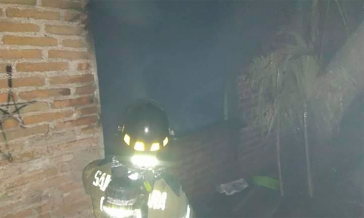 EN VIVIENDA ABANDONADA  Se registra conato de incendio