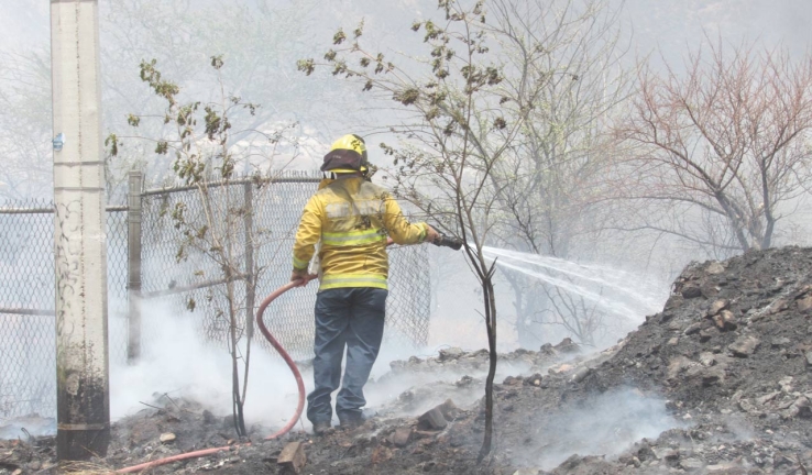 EN LINDA VISTA  Se incendia lote baldío