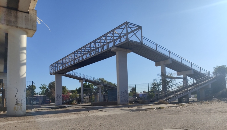 Reportan a trampitas por ocasionar problemas en el puente