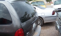 EN ESTACIONAMIENTO  Choque de vehículos