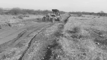 Rehabilitan camino de terracería