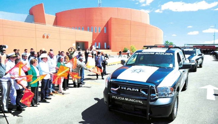 Entrega Gobierno del Estado 36 patrullas y equipo a municipios