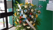 Colocan en el hospital del IMSS corona fúnebre