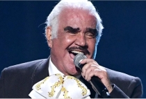 Vicente Fernández recibe homenaje en los Premios Platino