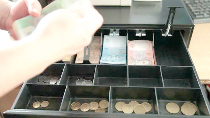 EN NEGOCIO  Roban dinero en efectivo