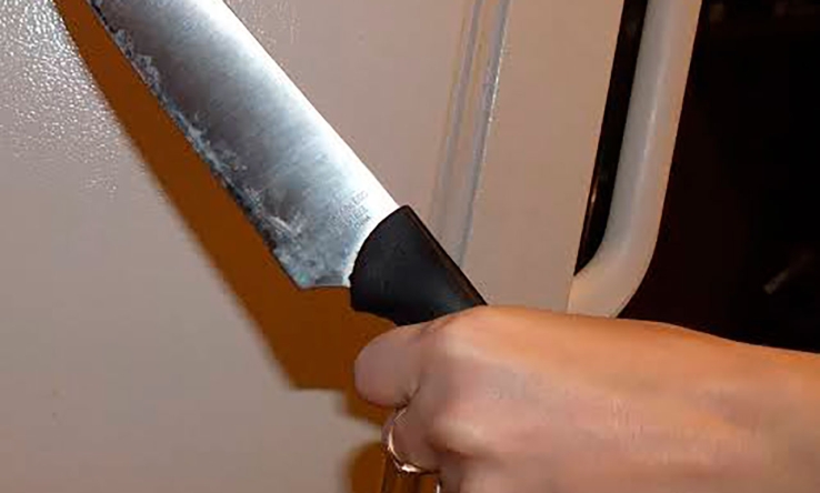 Cae en poder de un arma blanca