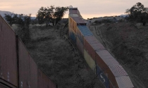 En la frontera con México Arizona quitará muro de contenedores