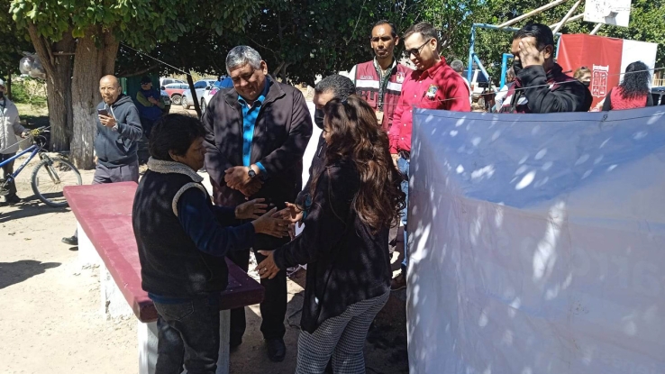 ALCALDE  Atiende a vecinos