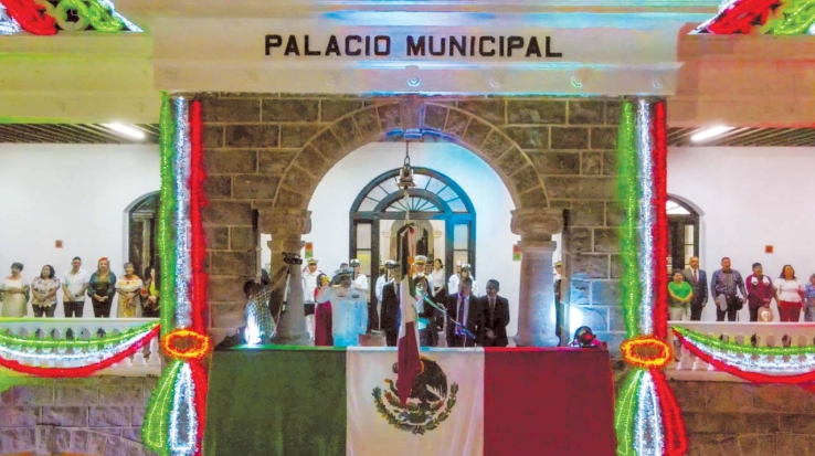 Encabeza alcaldesa Karla Córdova Grito de Independencia