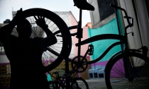 VIOLENTO CHOLO  Despoja de bicicleta a joven