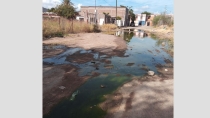 Indigna fuga de aguas negras