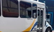 Impacta camión a pickup