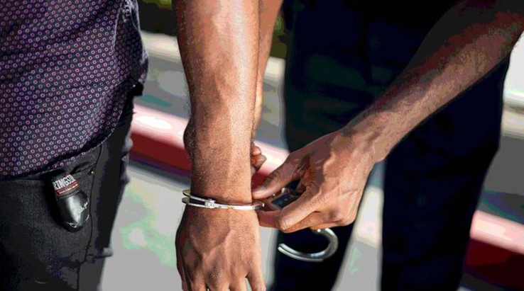 POR ESCANDALOSOS Y PROBLEMÁTICOS  Detienen a primos ebrios