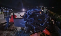 EN APARATOSO CHOQUE Resultan conductores lesionados