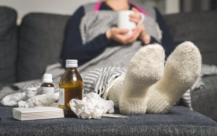 POR GRIPES “MAL CUIDADAS”  Abarrotan hospitales y vacían farmacias