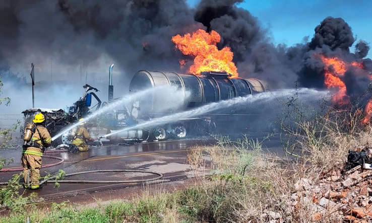 Incendio de cisternas con gasolina