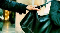 EN EL CENTRO  Intentan robarle bolsa a mujer