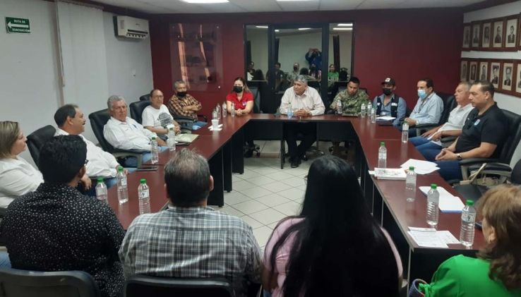 Suman esfuerzos comerciantes y Alcalde