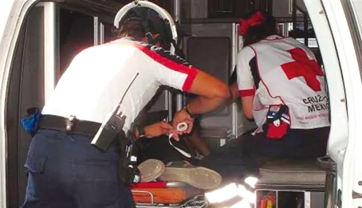 EN LA CALZADA  Resulta lesionado en choque