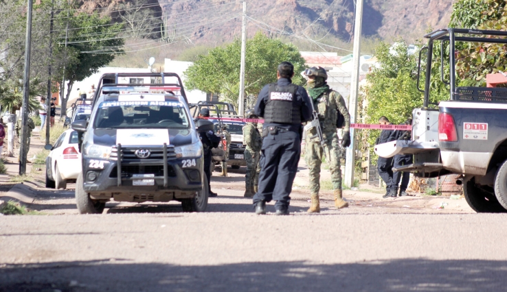 Reportan a ebrio sujeto por causar problemas a vecinos