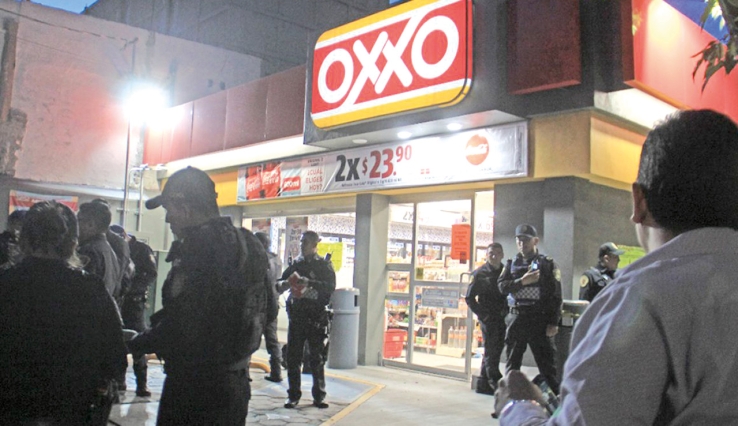 Roban en tienda Oxxo