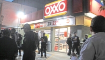 Roban en tienda Oxxo