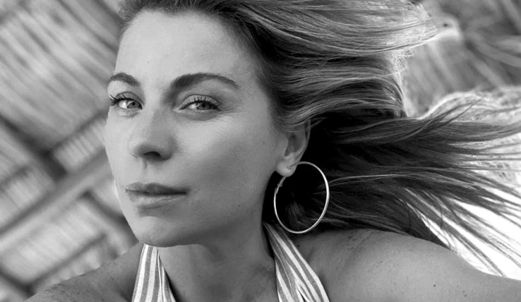 Ludwika Paleta muestra el tatuaje que le borraron y otros arreglitos que se hizo
