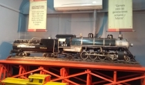 Celebran construcción de locomotora