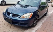 Roban vehículo en la avenida Serdán
