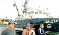 TRAS HUNDIMIENTO EN ENSENADA  A salvo pescadores guaymenses