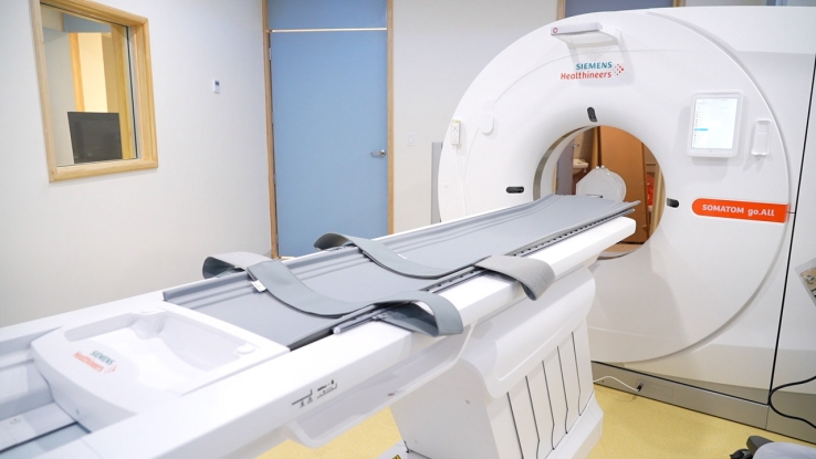 Para atener a población vulnerable Disponen de tres tomógrafos en hospitales públicos