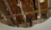 EN EL SECTOR CENTRO  Se desploma techo de vivienda