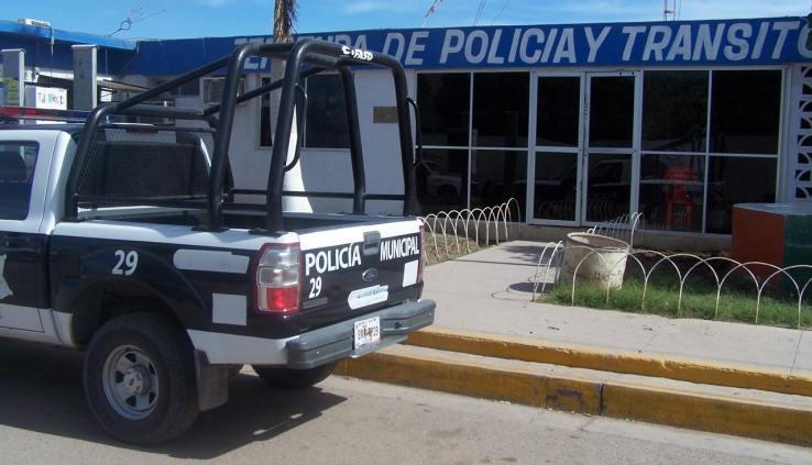 POR DAÑAR AUTO  Detienen a dos