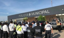 Se impacta vagoneta contra Aveo