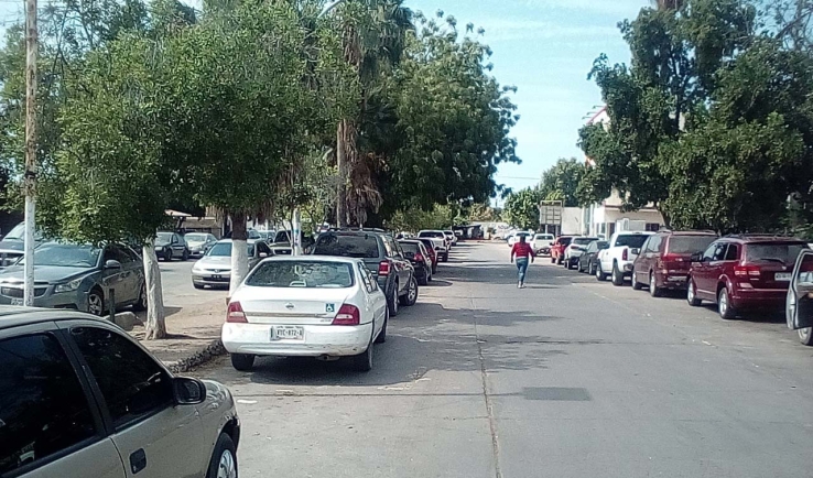 Roba teléfono de asiento de carro