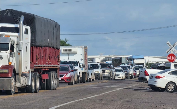 Bloquean carretera Internacional