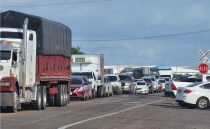 Bloquean carretera Internacional