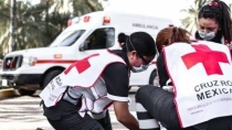 Socorristas de Cruz Roja atendieron al lesionado y posteriormente lo trasladaron a un hospital.