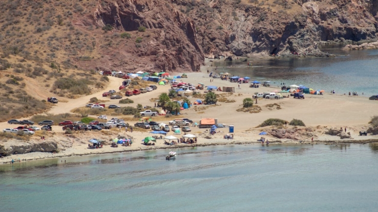Levantan cientos de campamentos de las playas