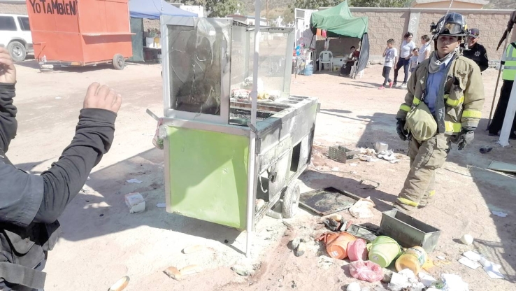 Se incendia carrito de hot dogs en panteón