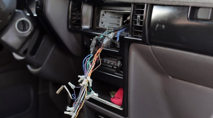 AL NORTE DE LA CIUDAD, Roban en interior de carro