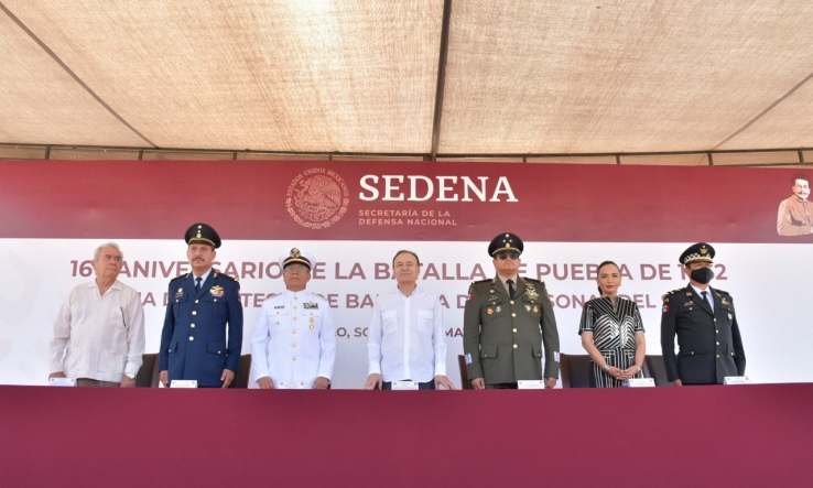    ANTE EL GOBERNADOR ALFONSO DURAZO  Juran Bandera jóvenes conscriptos