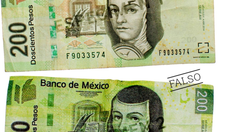 Paga gasolina con billete falso