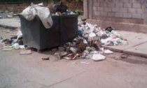 EN UNIDAD DEPORTIVA  Prenden fuego a contenedor de basura