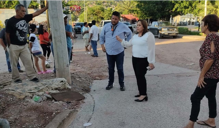 ALCALDESA KARLA CÓRDOVA  Atiende inconformidad de vecinos