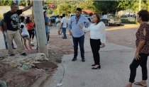 ALCALDESA KARLA CÓRDOVA  Atiende inconformidad de vecinos